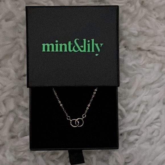🎁 NEW Mint & Lily Friendship Bracelet Gold - Picture 1 of 4